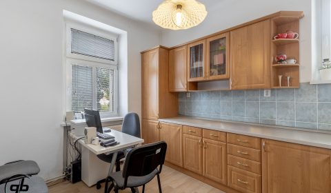 1920x1920wm2510021223-cbd7b-investicni-prilezitost-v-hnojniku-prodej-1-2-zdravotniho-strediska-gh6a9520-edit-kopie-c465c0886f-2029620912